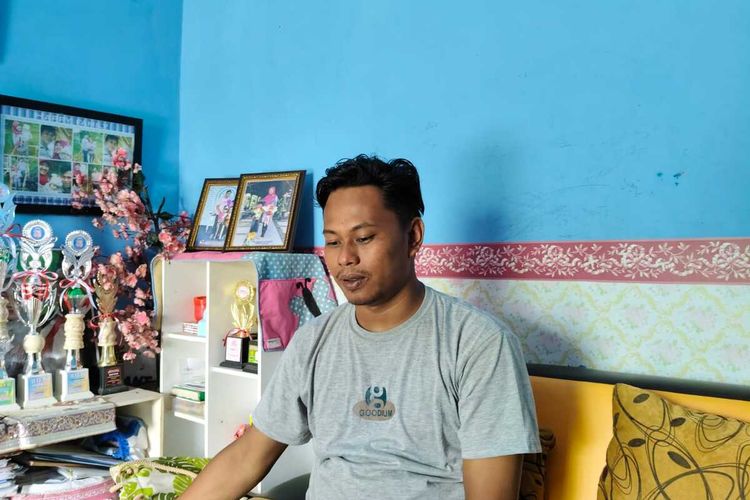 Dukuh Yapah, Sleman, DIY Jonni Pranata saat ditemui awak media di kediamannya, Senin (23/7/2024)