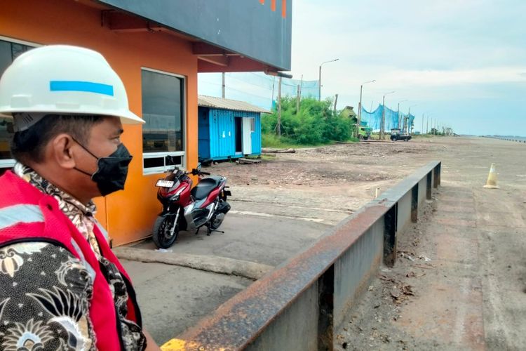 Kondisi area Pelabuhan Marunda setelah Dinas Lingkungan Hidup Provinsi DKI Jakarta mencabut izin lingkungan PT Karya Citra Nusantara (KCN) sebagai pengelola.