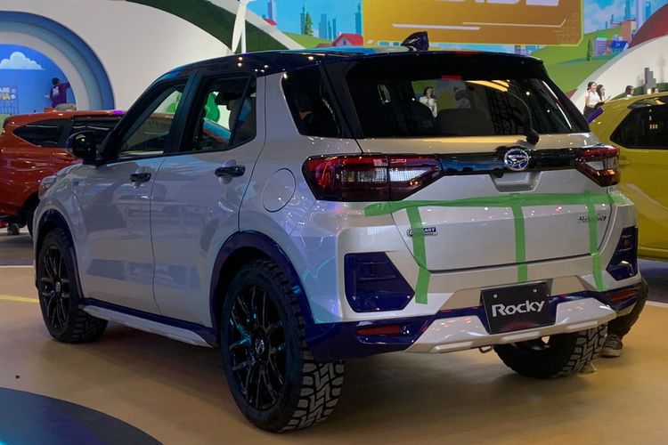 Daihatsu Rocky Hybrid saat persiapan GIIAS 2024