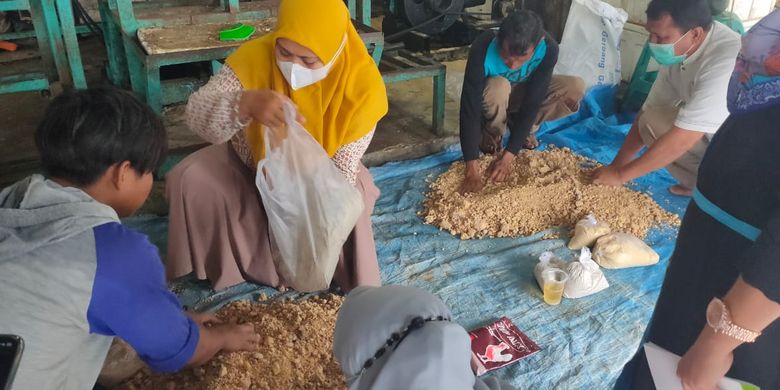 Kementerian KP melalui Badan Riset dan Sumber Daya Manusia Kelautan dan Perikanan (BRSDM) menggelar kegiatan ?Pelatihan Pembuatan Pakan Alternatif?.
