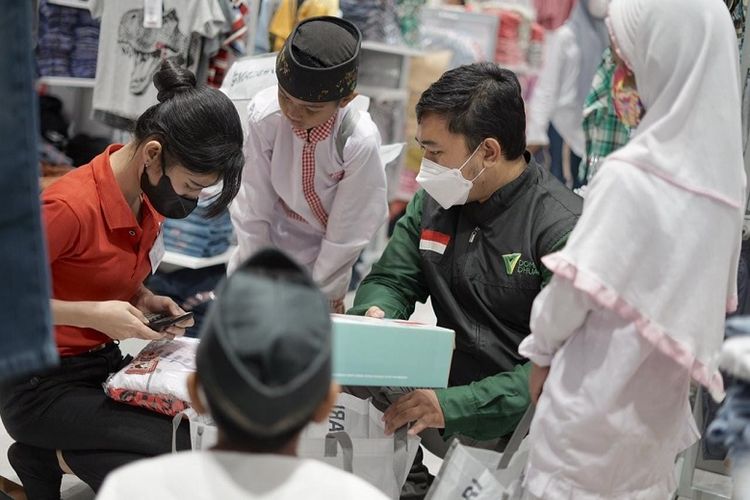 Momen Belanja Bareng Yatim buah kolaborAksi Dompet Dhuafa dan Supermal Karawaci mengisi kemeriahan Ramadan 30 anak yatim, pada Jumat (22/4/2022)