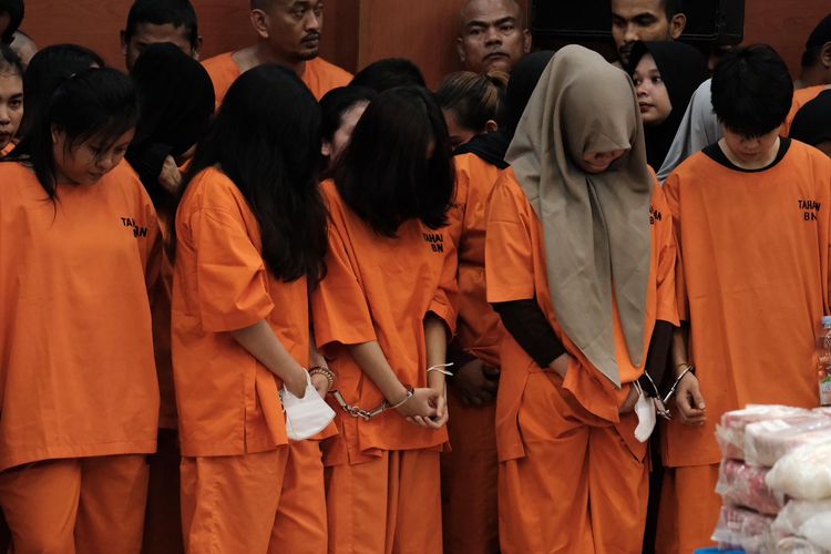 Sejumlah tersangka tindak pidana narkotika yang berhasil diamankan Bea Cukai dan BNN pada periode April hingga Juni 2025.