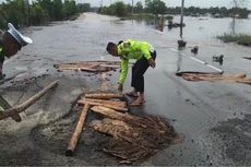 Lebih dari Sebulan Terendam Banjir, Jalan Lintas Sumatera di Pelalawan Mulai Berlubang