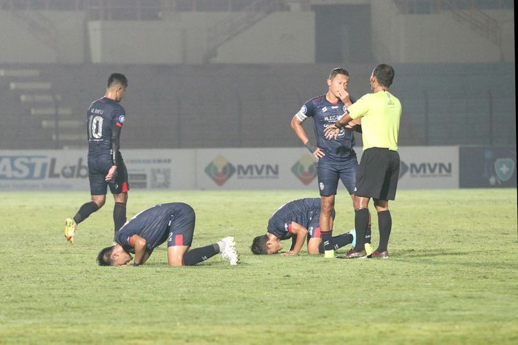 Pemain Arema FC berselebrasi usai mencetak gol ke gawang Madura United pada pekan ke-10 Liga 1.