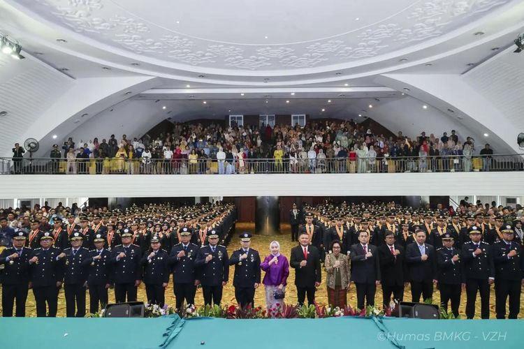 Suasana wisuda STMKG program Sarjana Terapan pada Rabu (29/10/2025) di Auditorium BMKG, Jakarta.