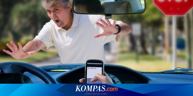 Sanksi Main HP saat Berkendara