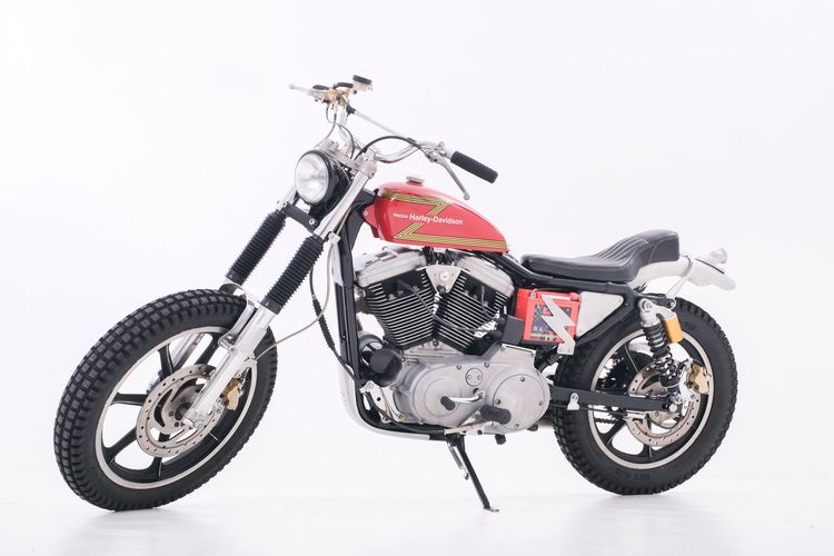 Harley-Davidson Sportster 1200 bergaya flat tracker garapan Atelier Tjap Macan