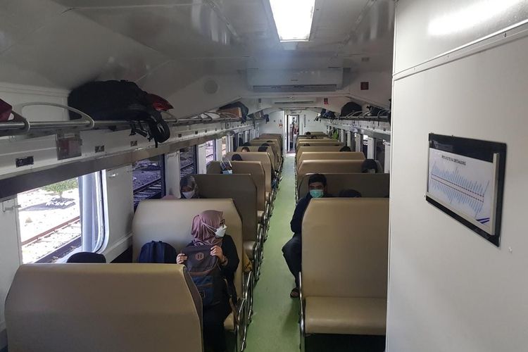 Para penumpang di kereta api tetap diwajibkan menerapkan protokol kesehatan pencegahan Covid-19