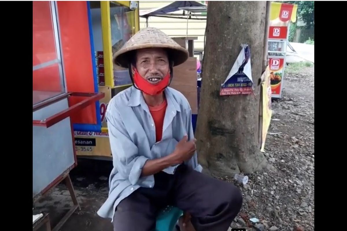 Seorang pedagang perabot kerajinan bambu di Bojongsari, Depok, Jawa Barat jadi korban penipuan oleh oknum mengaku tim satgas pada Jumat (12/3/2021) pagi.