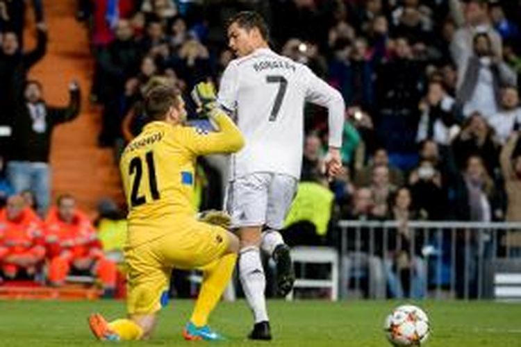 Bomber Real Madrid, Cristiano Ronaldo, seusai mencetak gol ke gawang Ludogorets pada matchday keenam Grup B Liga Champions di Santiago Bernabeu, Selasa (9/12/2014). 