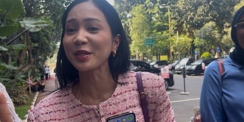 Bunga Zainal Gagal Jenguk Nikita Mirzani di Tahanan Polda Metro Jaya - Kompas.com