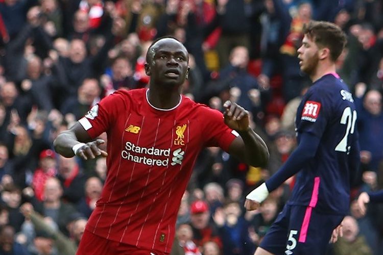 Penyerang Liverpool, Sadio Mane, merayakan golnya pada pertandingan melawan Bournemouth di Stadion Anfield, Sabtu (7/3/2020). 