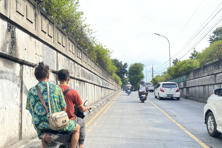 Tak Pakai Helm, Pengendara Motor: Mumpung Lebaran Jalanan Sepi, Aman Saja