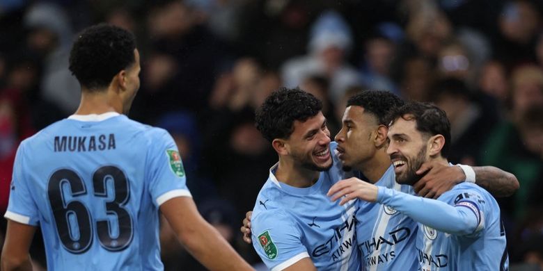 Penyerang Manchester City, Savinho, merayakan gol pada laga perempat final Piala Liga Inggris antara Manchester City dan Brentford di stadion Etihad di Manchester, barat laut Inggris pada 17 Desember 2025.