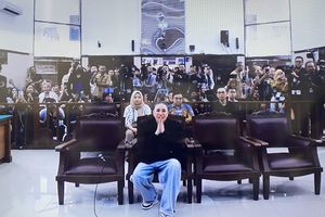 Nikita Mirzani Nangis: Ya Allah Kenapa Gini Banget Sidang Aku...