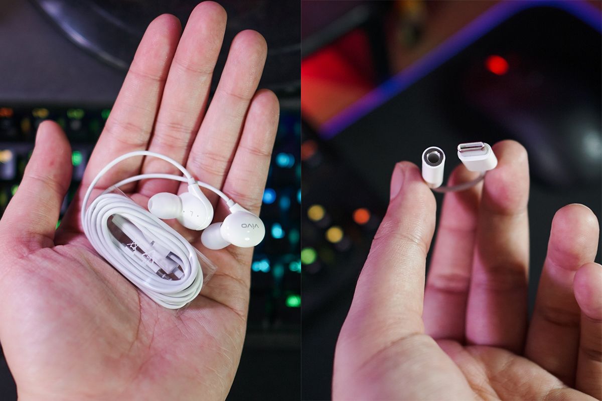 Earphone yang disertakan bertipe in-ear, dengan tambahan dua pasang earbuds yang masing-masing berukuran lebih kecil dan lebih besar untuk menyesuaikan dengan ukuran telinga pengguna. Karena Vivo X60 Pro tidak memiliki jack audio 3,5mm, earphone tersambung ke ponsel lewat dongle adapter audio 3,5mm ke USB C
