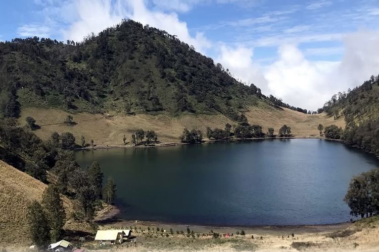 Pendakian Gunung Semeru dan Ranu Kumbolo Tetap Buka meski Gunung Bromo Kebakaran