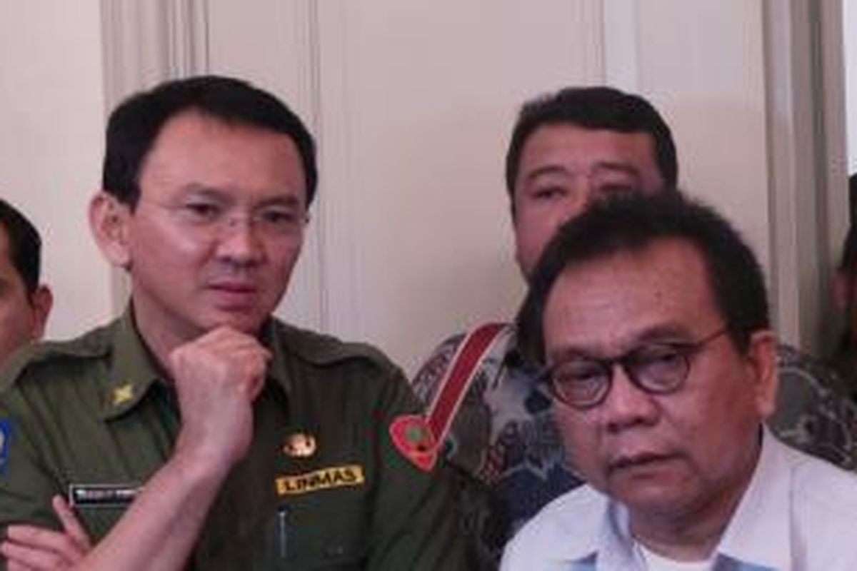 Gubernur DKI Jakarta Basuki Tjahaja Purnama setelah bertemu Wakil Ketua DPRD DKI Mohamad Taufik, di Balai Kota, Senin (14/12/2015).