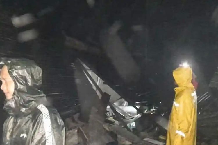 Hujan Deras Picu Banjir dan Longsor di Pematangsiantar, 2 Rumah Roboh dan 8 Warga Luka