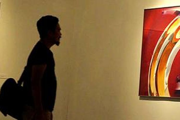 Seniman asal Spanyol, Nonia de la Rosa, memamerkan karya seni rupa digital dalam pameran The Search through Love di Galeri Nasional, Jakarta, Jumat (20/6/2014).