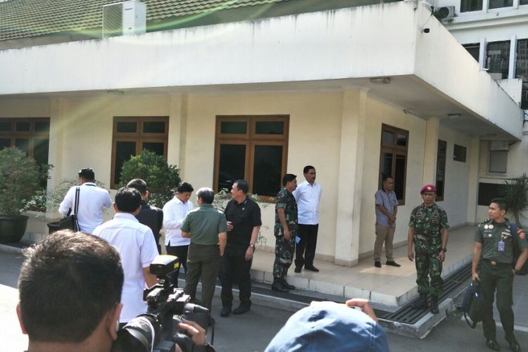 Sejumlah pejabat berkumpul di Kantor Menko Polhukam, Jakarta, Rabu (9/5/2018). Mereka membahas kerusuhan di Mako Brimob, Kelapa Dua, Depok.