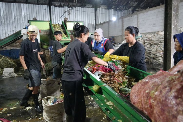 Menteri LH: Potensi Sampah Di Pasar Caringin Bernilai Tambah Ekonomi