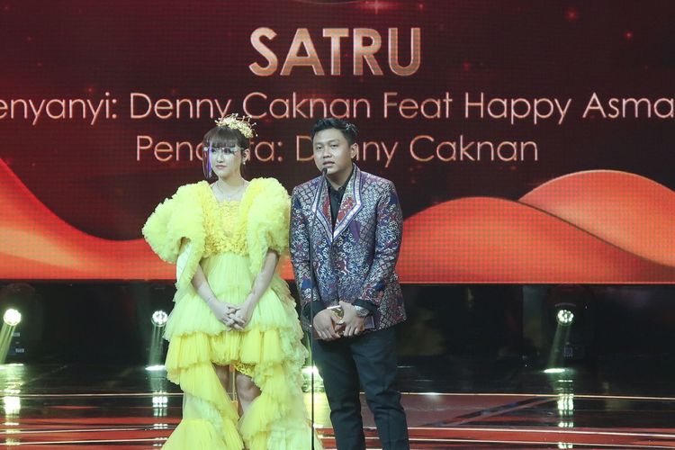 Denny Caknan dan Happy Asmara sukses merebut kategori Lagu Patah Hati Terambyar dalam ajang Ambyar Awards 2021 lewat lagunya yang berjudul Satru.