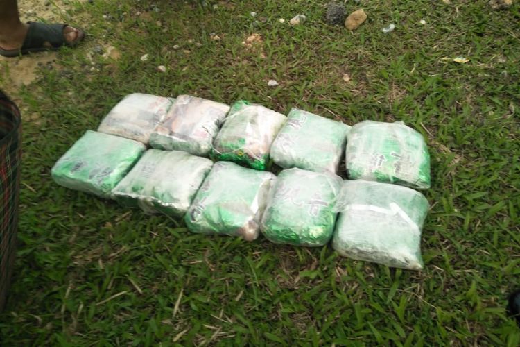 Barang bukti 10 kilogram sabu-sabu diamankan Polres Siak dan BNNP Riau, Minggu (29/7/2018). Dok. Polres Siak