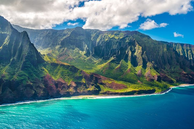Ilustrasi Hawaii - Pantai Napali di Pulau Kauai.