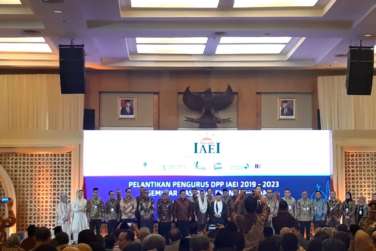 Menteri Keuangan Sri Mulyani Indrawati ketika melantik pengurus Ikatan Ahli Ekonomi Islam (IAEI) di Jakarta, Jumat (13/12/2019).