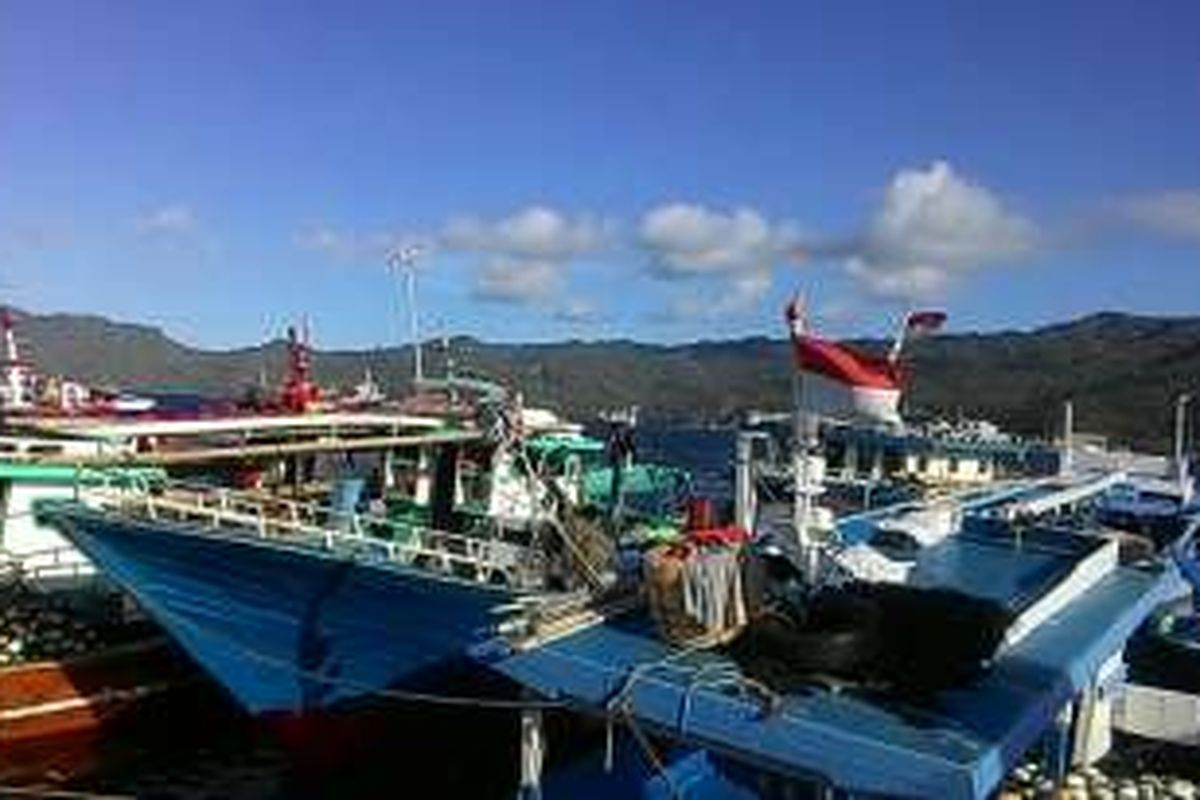 Kapal nelayan bersandar di Pelabuhan Perikanan Samudera Bitung Sulawesi Utara