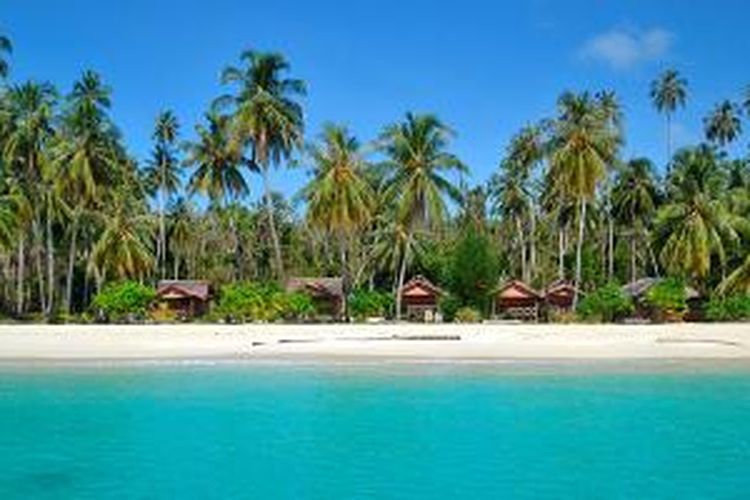 Pantai di Pulau Banyak, Aceh Singkil.