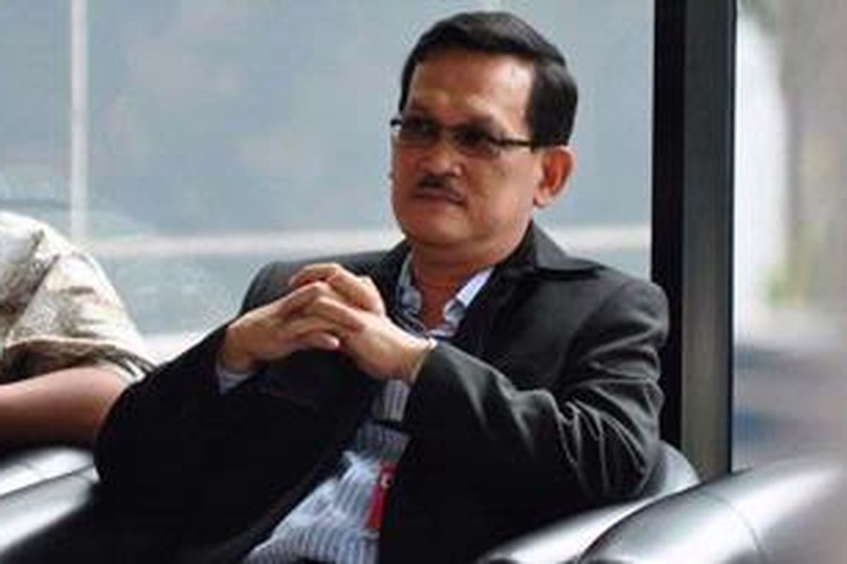 Brigadir Jenderal Polisi Didik Purnomo (wakil Kepala Korlantas non aktif) memenuhi panggilan KPK sebagai saksi terkait penyidikan kasus dugaan korupsi proyek simulator SIM di gedung KPK, Kuningan, Jakarta Selatan, Jumat (2/11/2012). Didik yang juga menjadi tersangka dalam kasus itu akan dimintai keterangan sebagai saksi untuk tersangka Inspektur Jenderal Polisi Djoko Susilo.   