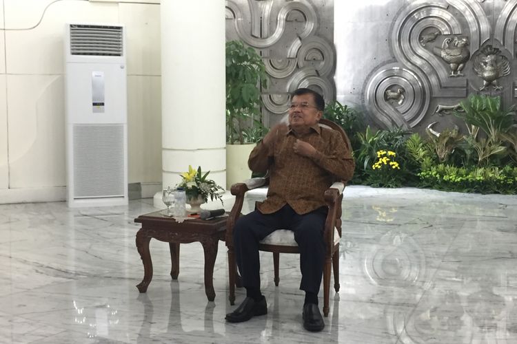 Wakil Presiden Jusuf Kalla di kantor Wapres, Jakarta, Senin (9/5/2017).