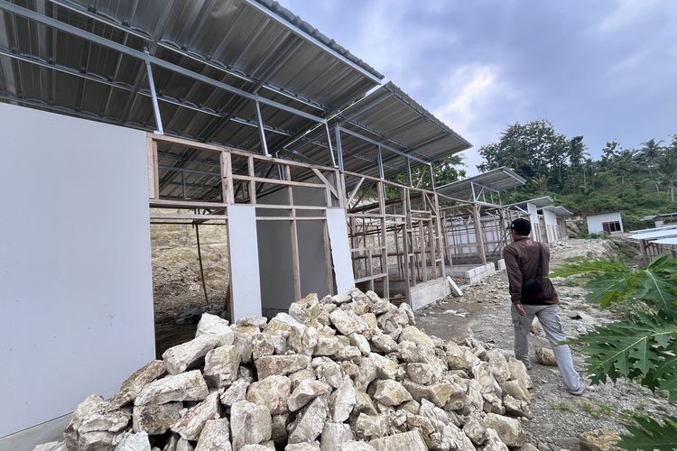 Rumah Relokasi Eks Pasar Wisata Pangandaran Rusak Tertimpa Longsor, Penghuni Bingung Minta Ganti Rugi