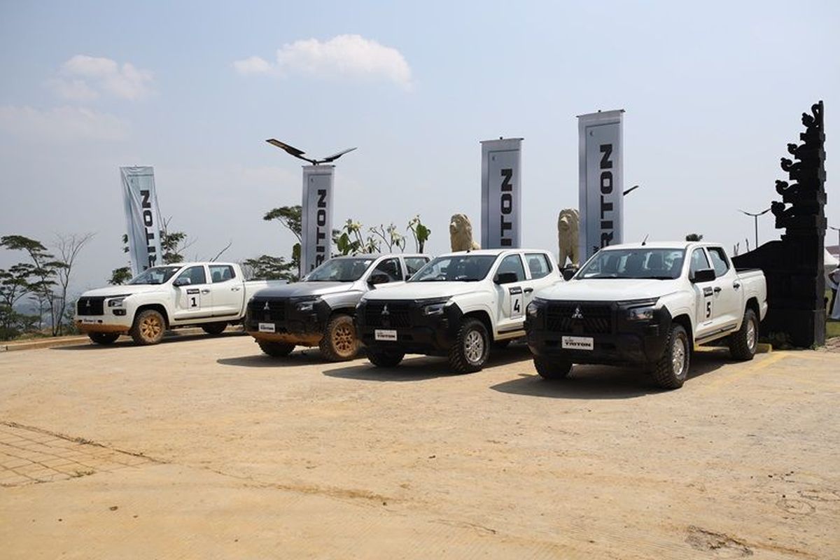 Deretan sejumlah varian Mitsubishi All-New Triton. 