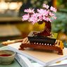 Perhatikan, Rangkaian Bunga dan Bonsai Ini adalah Mainan Lego