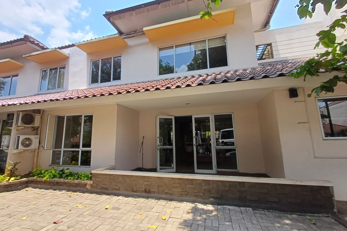 Tampak belakang area belakang rumah anggota DPR RI di Kompleks Perlemen, Jakarta, Senin (7/10/2024).