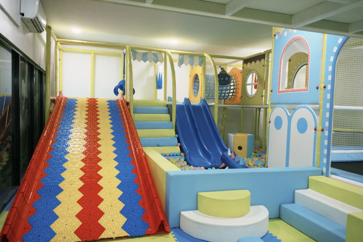 Arena bermain anak di Basra Gym Bandung.