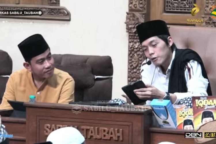 Wali Kota Surakarta atau Solo, Gibran Rakabuming Raka menghadiri acara pengajian Majelis Taklim Sabilu Taubah Gus Iqdam yang digelar di Blitar, Jawa Timur, Senin (12/2/2024) malam.