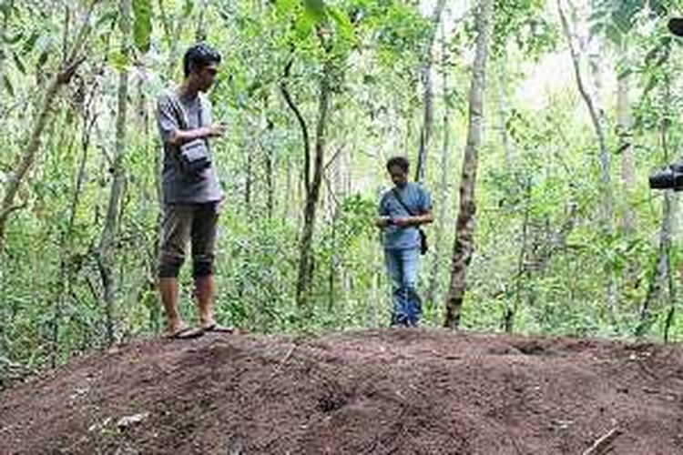 Pengunjung melihat tempat bertelur burung maleo di Pulau Kasa, Kabupaten Seram Bagian Barat, Maluku, Januari 2016 lalu. Habitat maleo melengkapi pesona wisata bahari di pulau seluas 53 hektar itu.