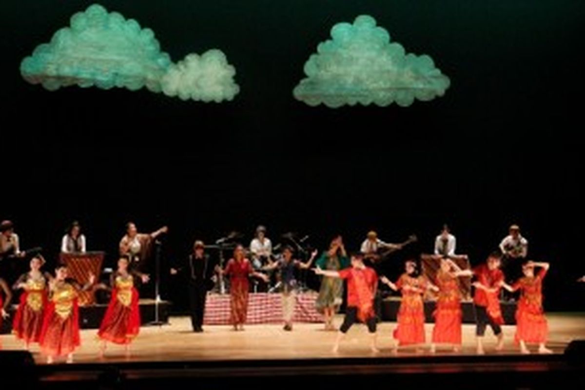 Persiapan khusus dirancang, terutama untuk menghadapi Grand Show, yaitu pertunjukan kolosal tari tradisional dan musik Indonesia yang dikemas apik dalam sebuah drama sebagai puncak Indonesia Week 2013 pada Jumat (28/6/2013) malam nanti.  