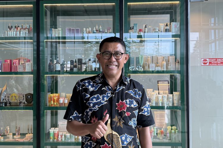 Ketua Pusat Kolaborasi Riset Kosmetik, Prof. Enos Tangke Arung, S.Hut., M.P., Ph.D. dalam acara Nose Innovation Day di Kelapa Gading, Senin (23/2/2026).