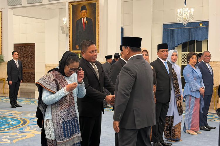 Momen Nanik Menangis Usai Resmi Dilantik Prabowo Jadi Kepala BGN