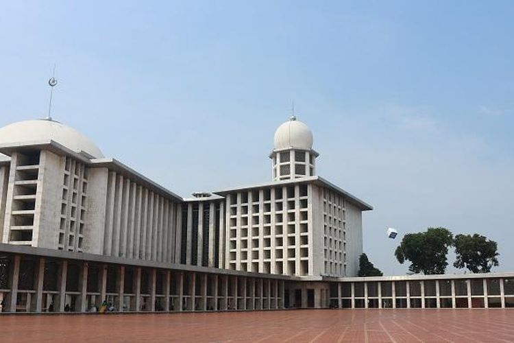 Plaza Masjid Istiqlal, Jakarta.
