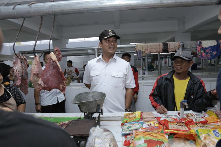 Wali Kota Semarang Hendrar Prihadi saat melakukan kunjungan ke Pasar Wonodri, Rabu (6/2/2019)