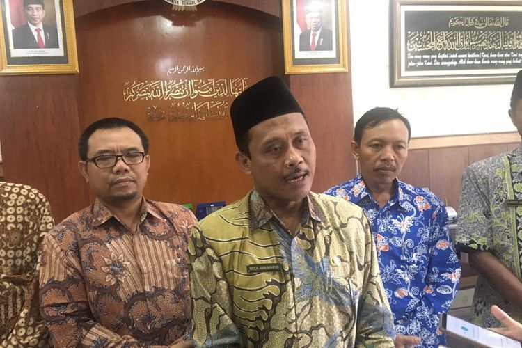 Plt Kepala Kanwil Kemenag Jatim, Mochammad Amin Mahfud (tengah).