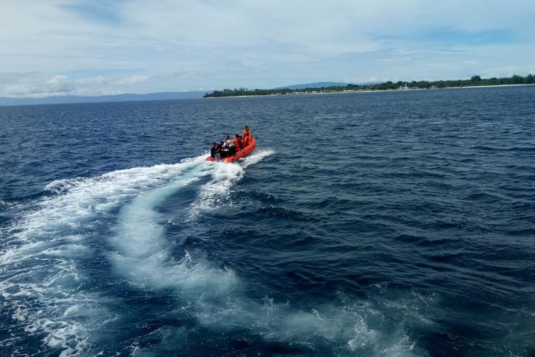 Tim SAR gabungan bersiap untuk mencari sebuah longboat berpenumpang 20 orang yang mengalami mati mesin di perairan Maluku Tenggara, Selasa (11/6/2019)