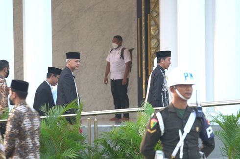 Tiba di Masjid Raya Sheikh Zayed Solo, Presiden Jokowi dan Ganjar Pranowo Melaksanakan Shalat Idul Fitri