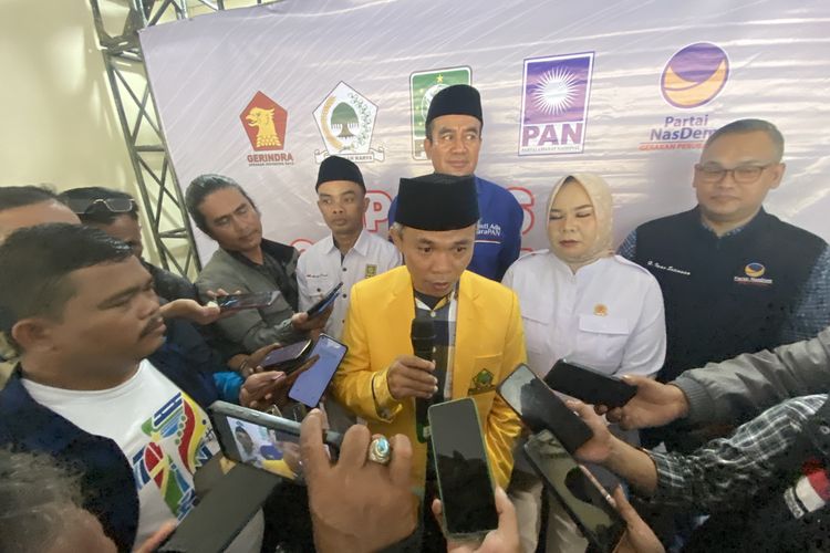Koalisi beranggotakan Partai Gerindra, Partai Golkar, PKB, PAN, dan Partai NasDem itu menggelar deklarasi pembentukan koalisi di Situ Ciburuy, Kecamaatan Padalarang, Kabupaten Bandung Barat (KBB), Jawa Barat, Rabu (19/6/2024).